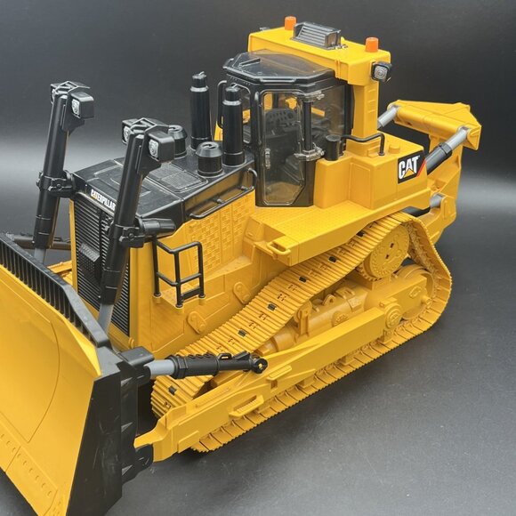 Bruder 02453 Cat® Large Track Dozer 24.12.12 - Used - Picture 2 of 13